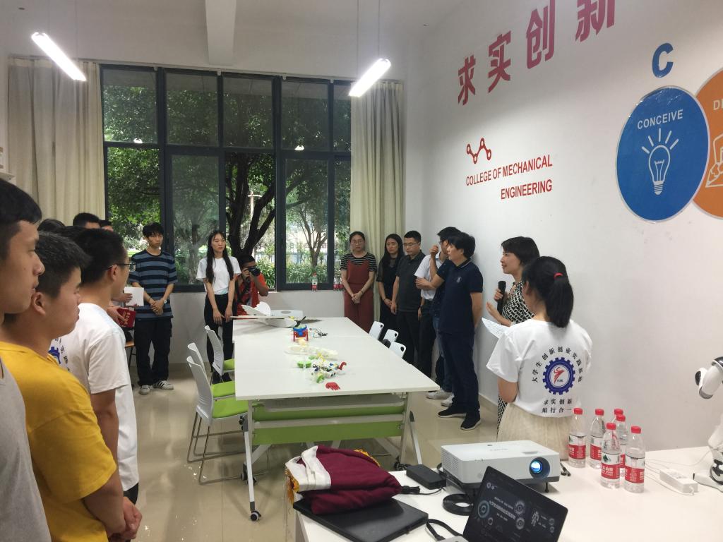 机械学院赵娟副书记作比赛总结