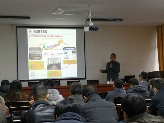 说明:王滨生教授作报告.jpg
