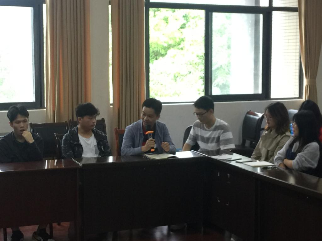 参会同学积极发言